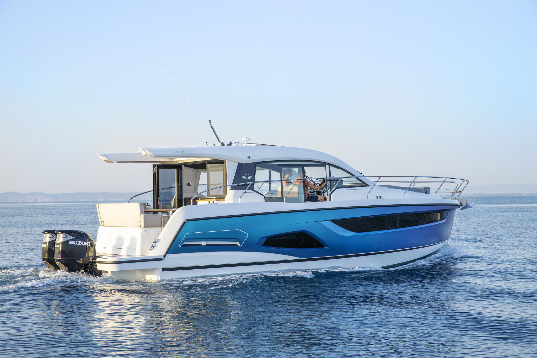Sealine C390v