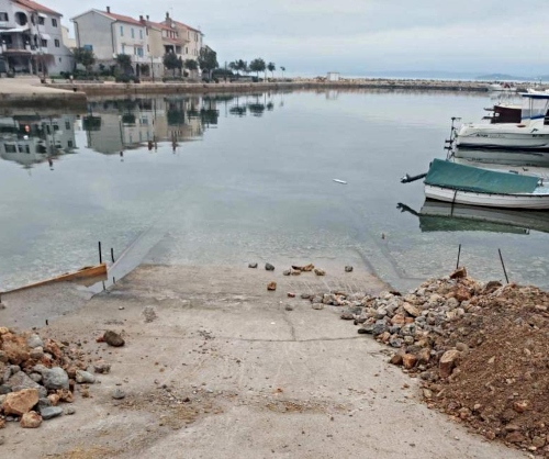 Istezaliste u luci Porat