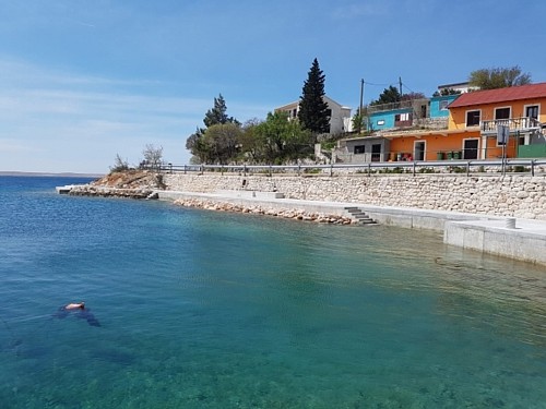 Sanirana riva u luci Tribanj