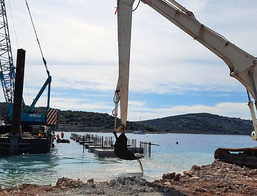 Pristan u luci Kaprije