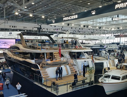 Otkazan boot Dusseldorf