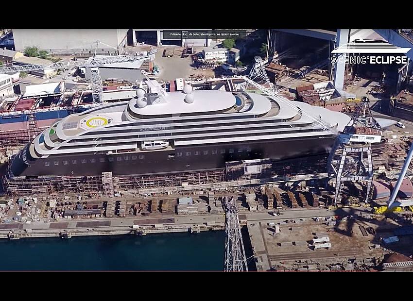 Porinut luksuzni polarni kruzer