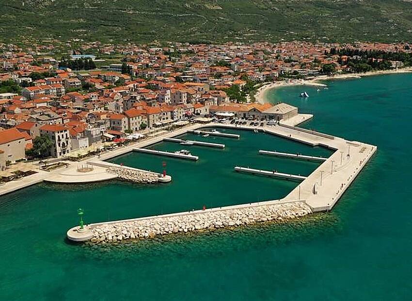 Komunalni vezovi u Kaštel Starom