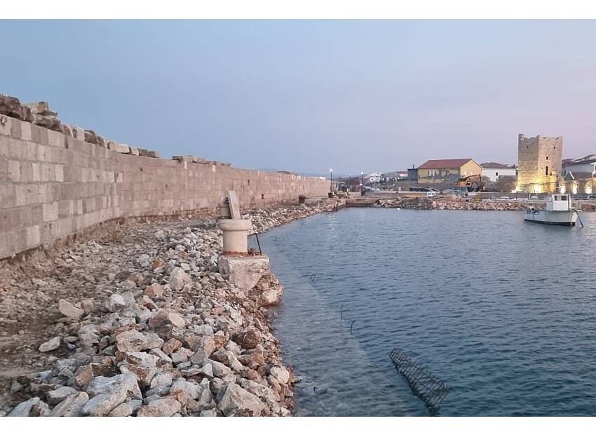 Sanacija glavnog lukobrana i gata u luci Ražanac