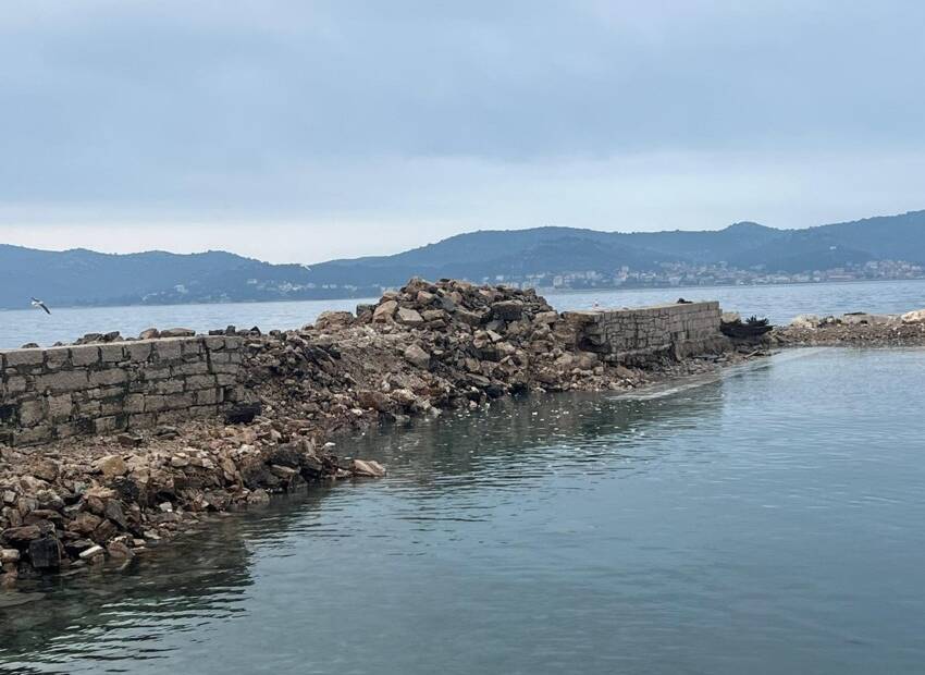 Radovi na sanacija lukobrana u luci Biograd na Moru