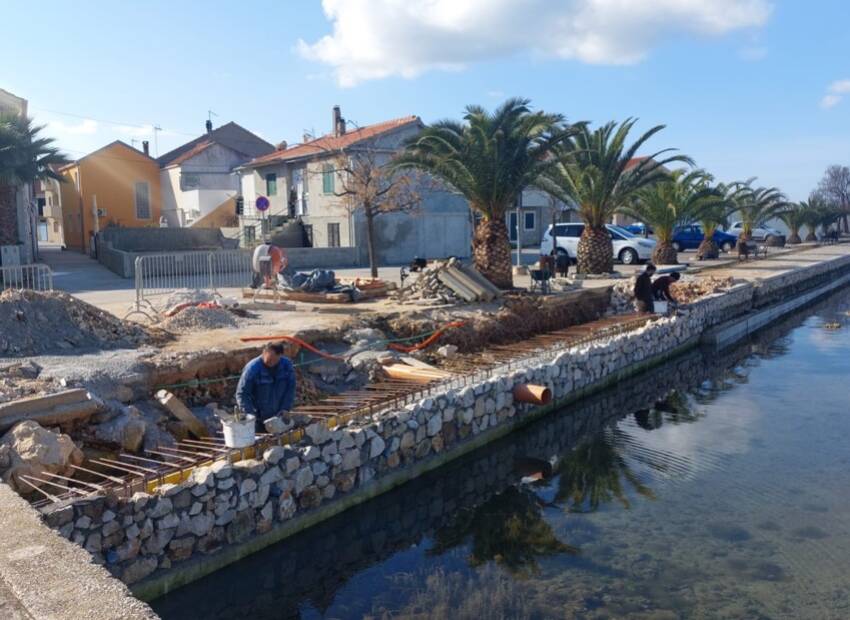 Izvođenje radova na sanaciji obalnog pojasa luke Bibinje – uvala Jaz