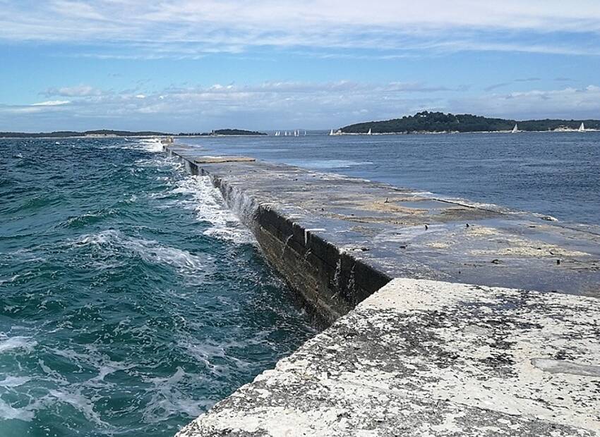 Otvaranje ponuda za radove na pulskom lukobranu