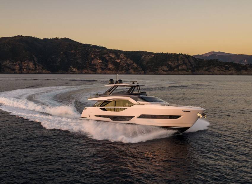Ferretti Yachts 800