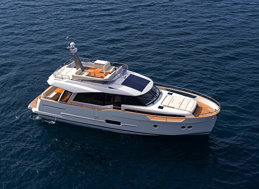 Hibrid trawlera i konvencionalnog krstaša