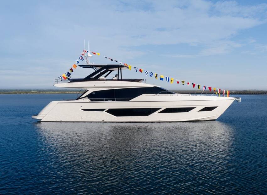 Prvi Ferretti Yachts 720