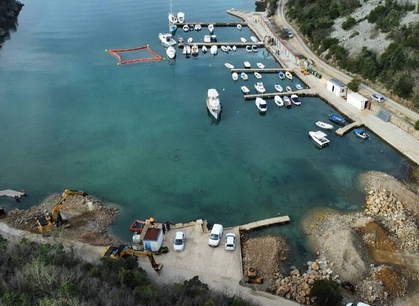 Radovi na rekonstrukciji luke