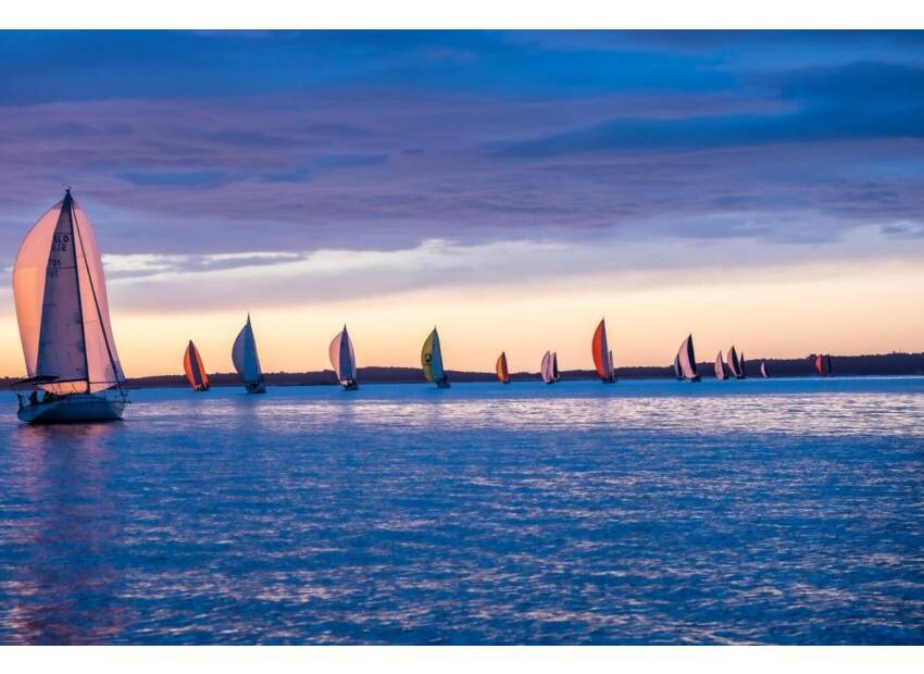 Full Moon Sailing Spectacle