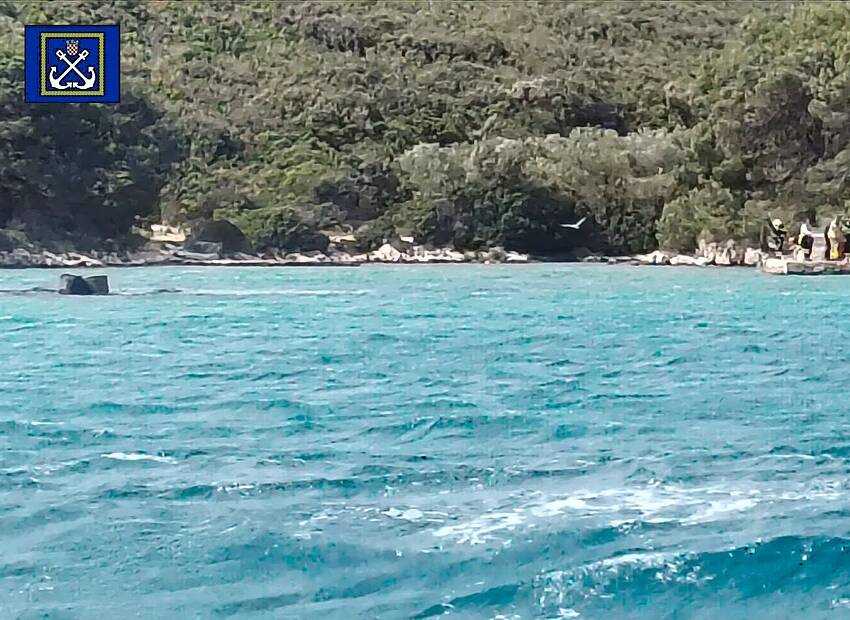 Brodica u požaru potonula kod Pašmana