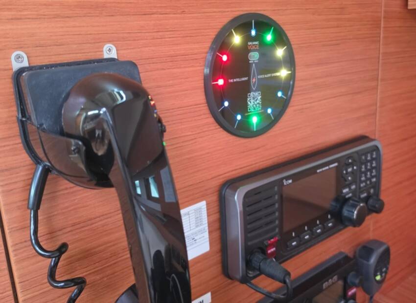 Galvanic Voice-inteligentni glasovni sustav upozorenja za rekreativne jedrilice